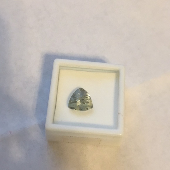 Prasiolite Trilliant Shape (Green Amethyst) - Picture 5 of 8